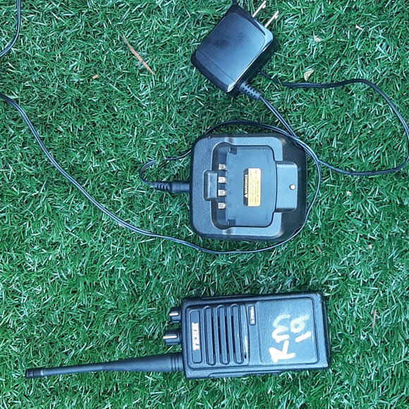 TEKK  X-700 UHF handheld portable radio - Picture 5 of 8